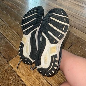 Brooks Tennis Shoes